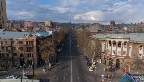Երևանի բնակֆոնդի պատմությունը, կամ ինչպե՞ս երևանցի աշխղեկը շահեց ապագա զոքանչի սիրտը Երևանի բնակֆոնդի պատմությունը, կամ ինչպե՞ս երևանցի աշխղեկը շահեց ապագա զոքանչի սիրտը - Sputnik Արմենիա