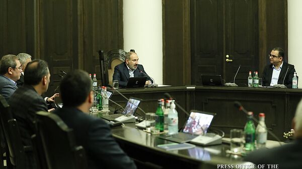 Премьер-министр Никол Пашинян на заседании правительства по обсуждению антикризисных мер в связи с угрозой коронавируса (29 марта 2020). Еревaн - Sputnik Армения