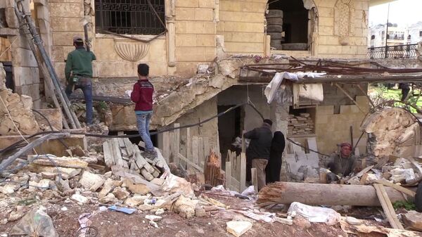 Восстановительные работы в районе Эль-Хамдания на окраине сирийского города Алеппо - Sputnik Армения
