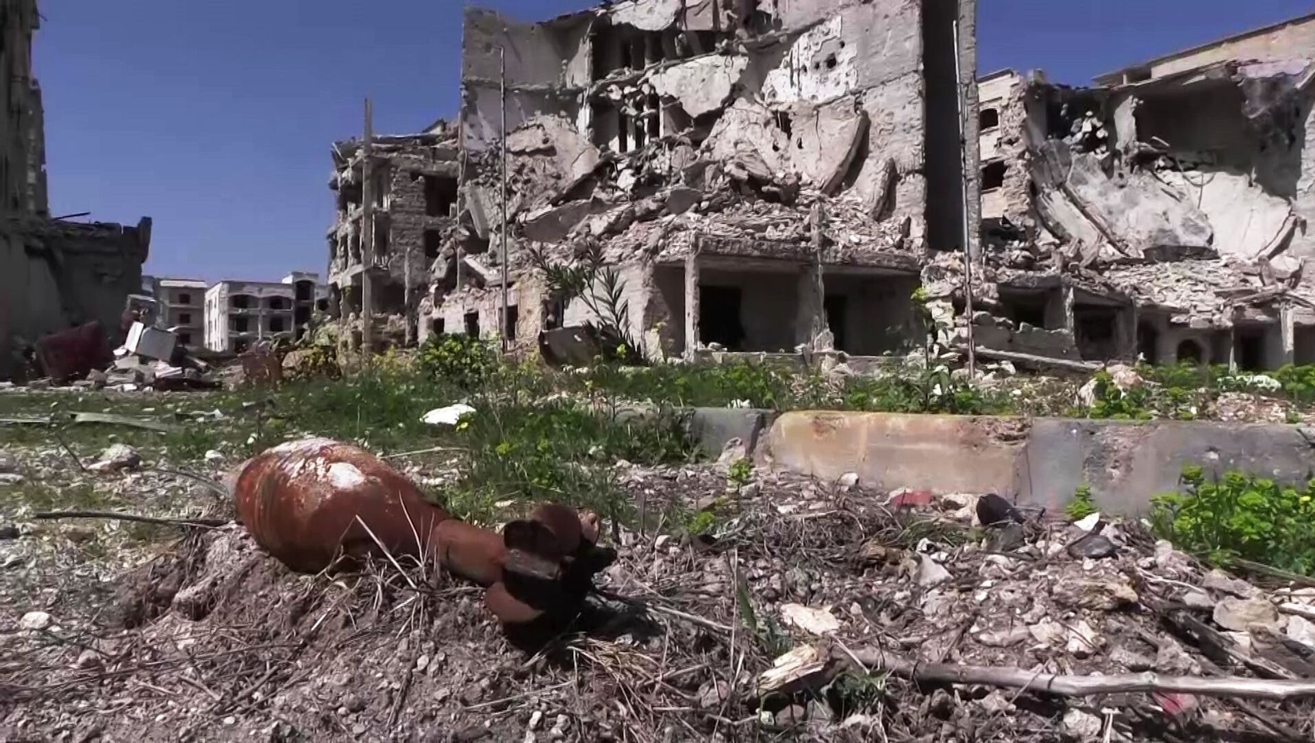 Разрушенные дома в районе Эль-Хамдания на окраине города Алеппо - Sputnik Армения, 1920, 27.02.2021