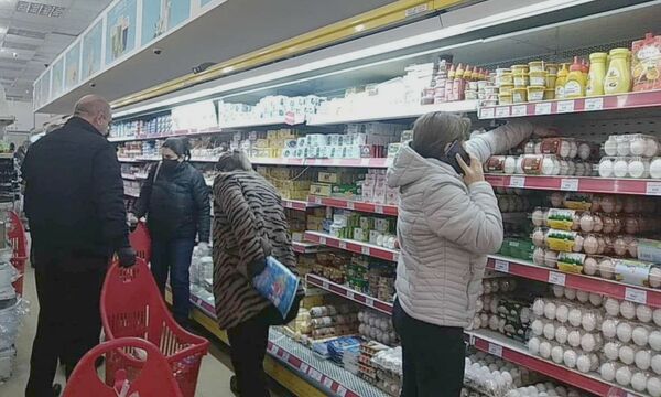 Не дыши на меня, или Кто в ответе за нарушение правил ЧП в супермаркетах Не дыши на меня, или Кто в ответе за нарушение правил ЧП в супермаркетах - Sputnik Армения