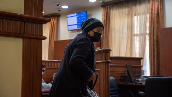  Посетители в защитных масках в банке (8 апреля 2020). Еревaн - Sputnik Արմենիա