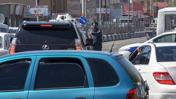 Пробка в Аргаванде из-за акции протеста водителей общественного транспорта (14 апреля 2020). Еревaн - Sputnik Արմենիա