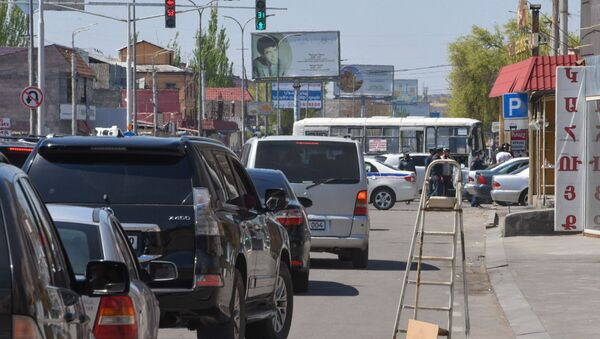 Пробка в Аргаванде из-за акции протеста водителей общественного транспорта (14 апреля 2020). Еревaн - Sputnik Արմենիա