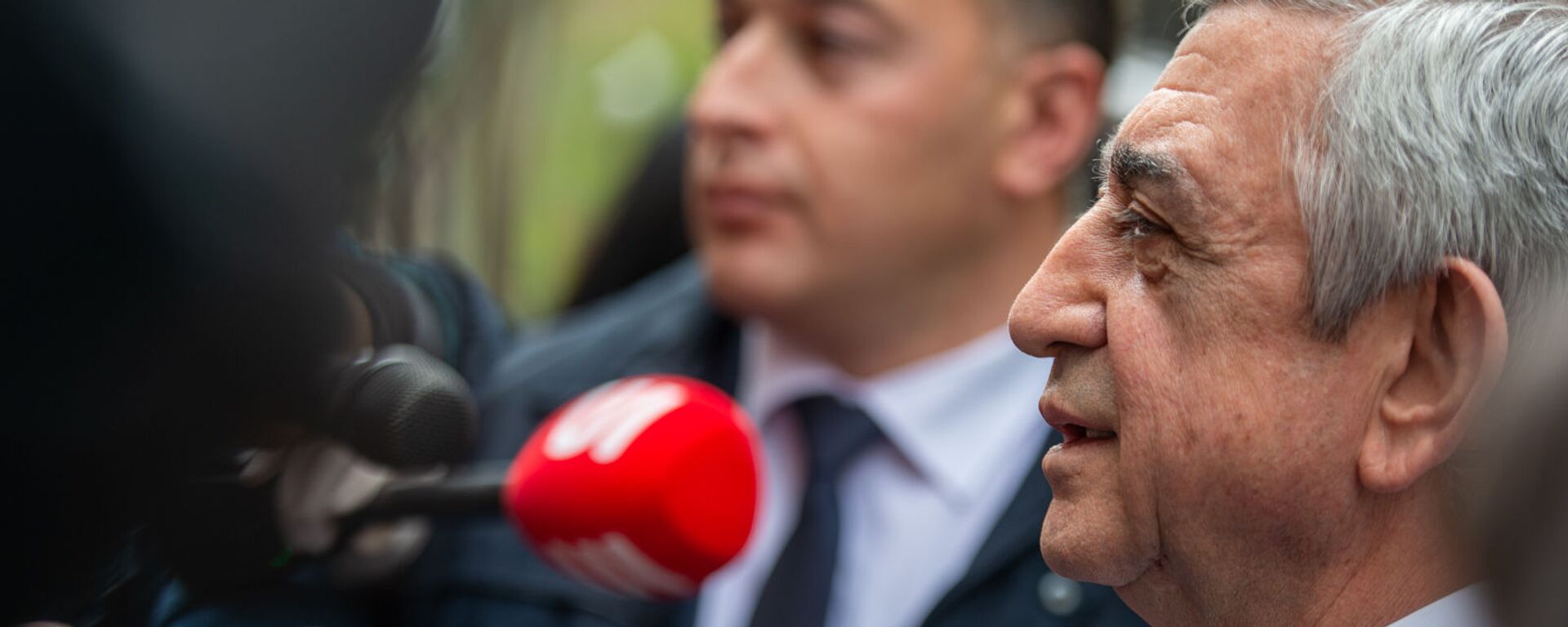 Третий президент Армении Серж Саргсян на заседании апрельской комиссии в парламенте (16 апреля 2020). Еревaн - Sputnik Армения, 1920, 17.02.2021
