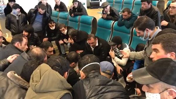 Граждане Армении собрались в московском аэропорту Домодедово в надежде на вылет домой - Sputnik Արմենիա