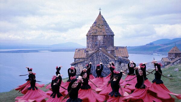 Как правильно исполнять армянские танцы? - Sputnik Армения