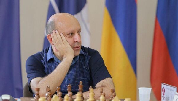 Заслуженный тренер Армении, гроссмейстер Арсен Егиазарян - Sputnik Армения
