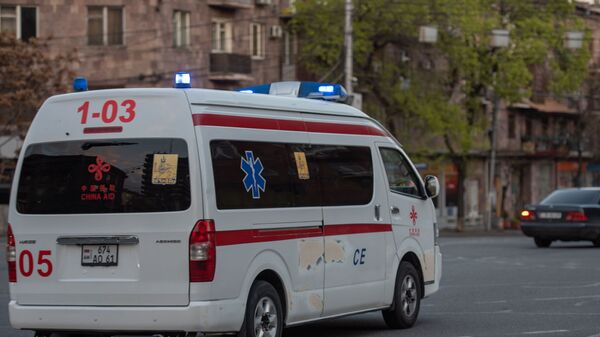 Карета скорой помощи на улице Пароняна - Sputnik Армения