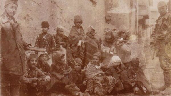 Редкая фотография Бездомные армянские дети на улицах Диарбекира, 1915 год - Sputnik Արմենիա