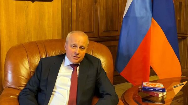 «Հիշեք հաղթանակը». Հայաստանում ՌԴ դեսպան Սերգեյ Կոպիրկինն Իսահակյան է ասմունքում «Հիշեք հաղթանակը». Հայաստանում ՌԴ դեսպան Սերգեյ Կոպիրկինն Իսահակյան է ասմունքում - Sputnik Արմենիա