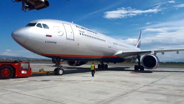 Специальным рейсом из Еревана в Россию вернулись 123 российских гражданина (27 апреля 2020). Еревaн - Sputnik Армения