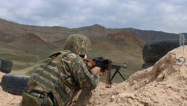 Армянские военнослужащие на практических занятиях по боевой подготовке - Sputnik Արմենիա