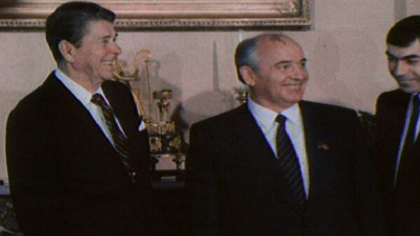 Спутник_Лидеры СССР и США Горбачев и Рейган на встрече в Женеве. Съемки 1985 года - Sputnik Армения