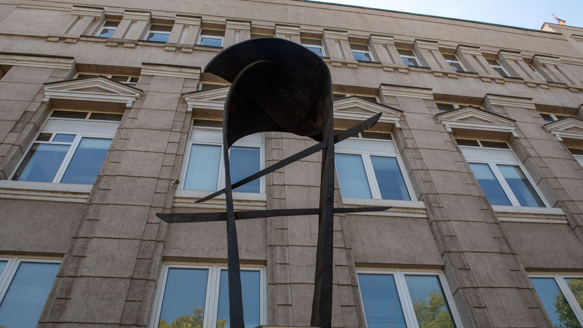 Скульптура армянскому драму перед зданием Центрального Банка Армении - Sputnik Армения, 1920, 14.06.2022