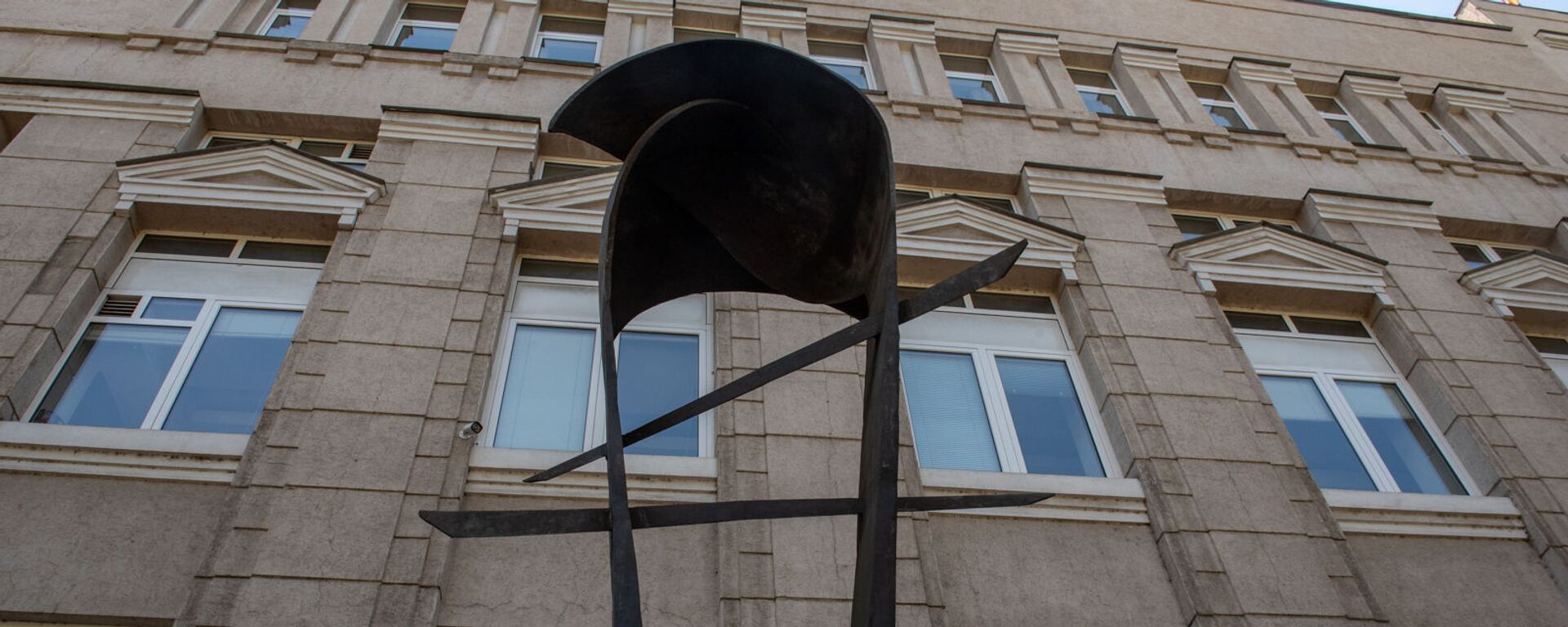 Скульптура армянскому драму перед зданием Центрального Банка Армении - Sputnik Армения, 1920, 14.03.2023