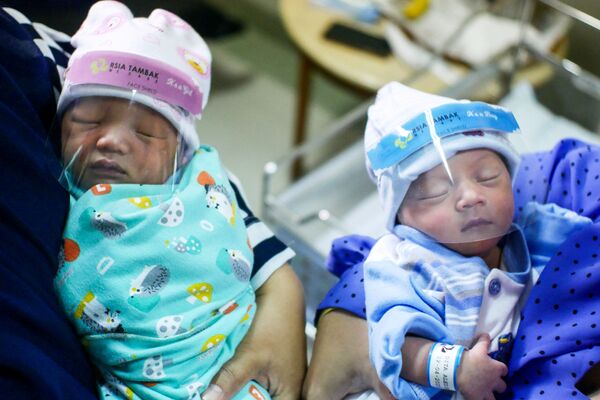 Նորածինները պաշտպանիչ դիմակներ են կրում, Ջակարտա, Ինդոնեզիա  - Sputnik Արմենիա