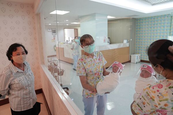 Բուժքույրերն ու նորածինները, Բանգկոկ, Թաիլանդ  - Sputnik Արմենիա