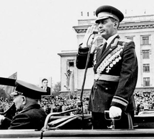 Дочь маршала Бабаджаняна до сих пор сожалеет о сожженых матерью письмах отца Дочь маршала Бабаджаняна до сих пор сожалеет о сожженых матерью письмах отца - Sputnik Армения