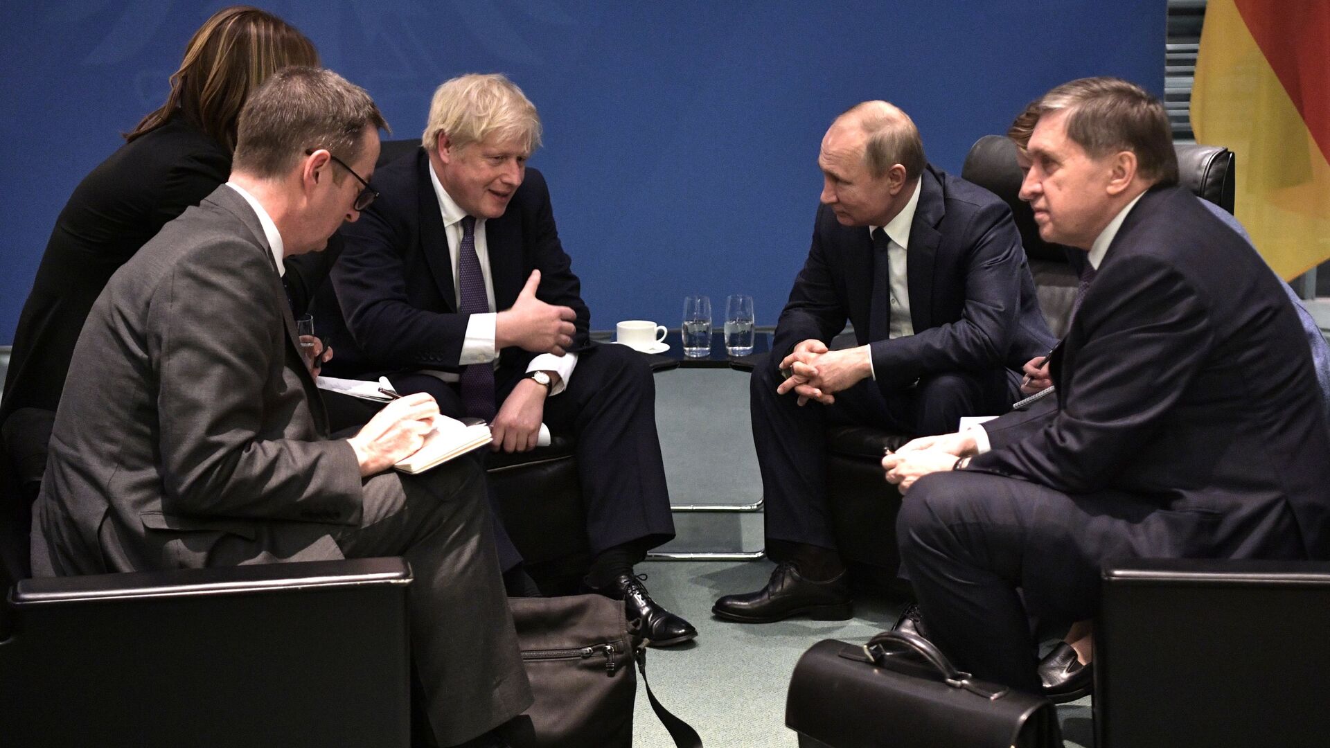 Президент РФ Владимир Путин и премьер-министр Великобритании Борис Джонсон (19 января 2020). Берлин - Sputnik Армения, 1920, 26.10.2021