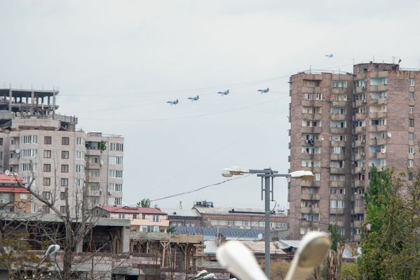 Սու-30ՍՄ կործանիչները Հաղթանակի օրվա ավիաշքերթին. Երևան - Sputnik Արմենիա
