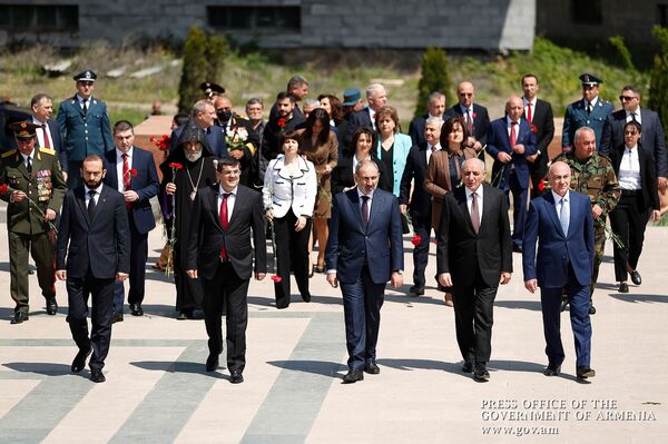 Արցախում տոնական միջոցառումներ են. մասնակցել են նաև Նիկոլ Փաշինյանն ու Արարատ Միրզոյանը Արցախում տոնական միջոցառումներ են. մասնակցել են նաև Նիկոլ Փաշինյանն ու Արարատ Միրզոյանը - Sputnik Արմենիա