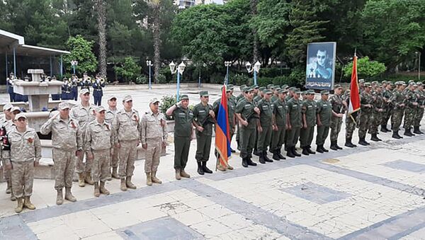 Представители армянской гуманитарной миссии в Сирии приняли участие в торжествах 75-й годовщины Победы в ВОВ (9 мая 2020). Алеппо - Sputnik Արմենիա