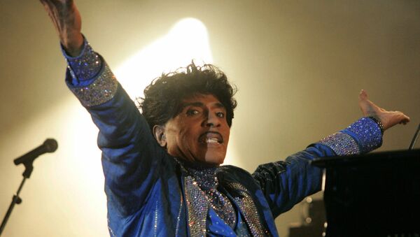 Little Richard выступает на сцене фестиваля Terre Neuvas (8 июля 2006). Франция - Sputnik Армения