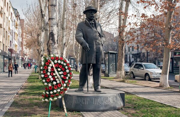 Возложение венков к памятнику Манташева Возложение венков к памятнику Манташева - Sputnik Армения