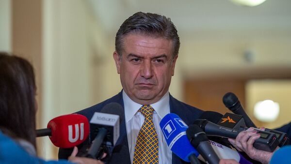Карен Карапетян отвечает на вопросы журналистов после завершения заседания комиссии по изучению обстоятельств апрельской войны 2016 года в Карабахе (11 мая 2020). Еревaн - Sputnik Արմենիա