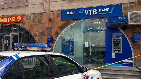 Перекрытый филиал банка ВТБ в 9-м Нор-Норкском массиве (11 мая 2020). Еревaн - Sputnik Армения