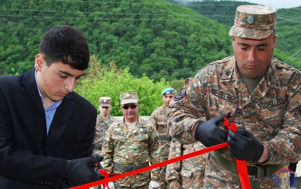 Военнослужащие Армии обороны Карабаха получили квартиры (10 мая 2020). Карабах - Sputnik Армения