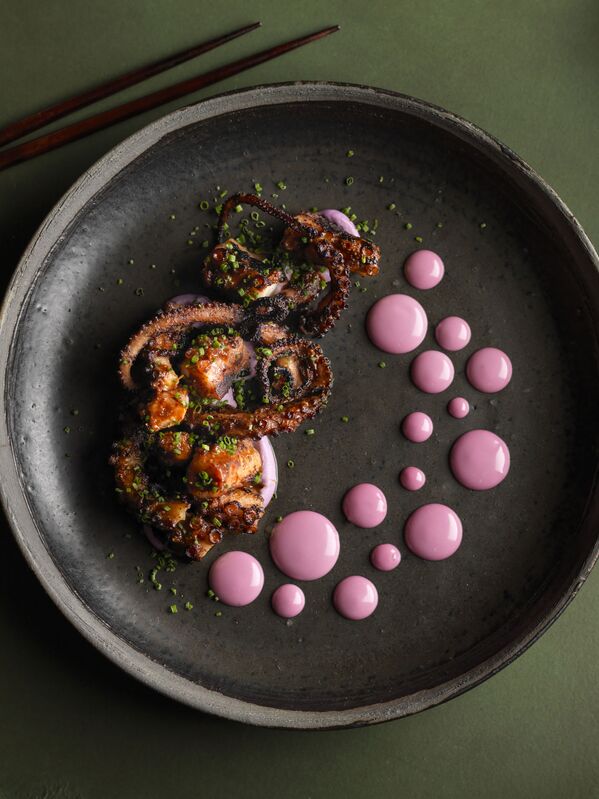 Снимок Octopus Dots британского фотографа Nicole Herft, победивший в категории Food Stylist Award конкурса Pink Lady® Food Photographer of the Year 2020 - Sputnik Армения