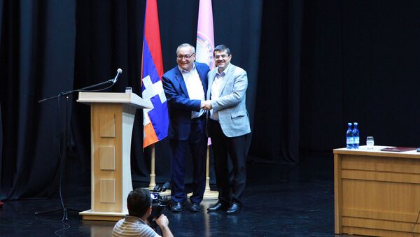 Араик Арутюнян и Артур Товмасян на внеочередном расширенном заседании блока Свободная Родина (13 мая 2020). Шуши - Sputnik Արմենիա