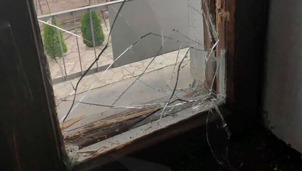 Обстрелянное со стороны Азербайджана окно жилого дома в селе Беркабер, Тавуш - Sputnik Армения