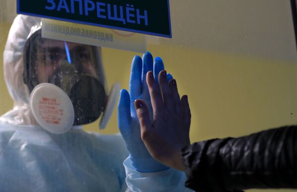 Կորոնավիրուսի դեմ պայքարող բուժաշխատողը Տվերի մարզի կլինիկական հիվանդանոցում (2020 թվականի մայիսի 11), Տվեր - Sputnik Արմենիա