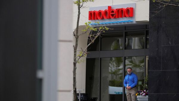 Логотип на входе в штаб-квартиру Moderna Therapeutics, которая разрабатывает вакцину против коронавирусной болезни (18 мая 2020). Кембридж - Sputnik Արմենիա