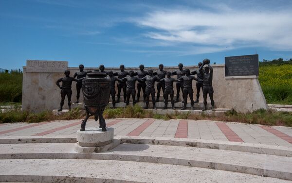 «Արարատ 73»-ի ֆուտբոլիստների արձանները - Sputnik Արմենիա