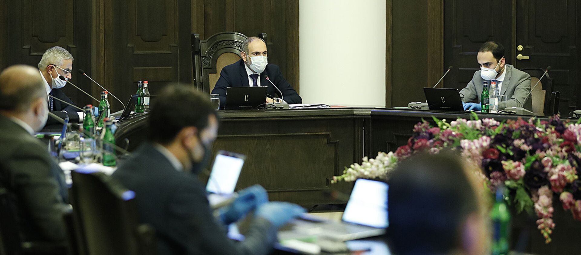 Правительство Армении в защитных медицинских масках во время заседания (21 мая 2020). Еревaн - Sputnik Արմենիա, 1920, 22.04.2021