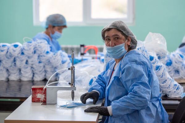  Фабрика по производству медицинских масок в деревне Арцваберд, Тавуш - Sputnik Армения