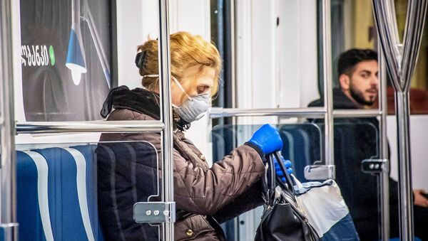 Женщина в защитной маске в вагоне метро в Тбилиси - Sputnik Армения