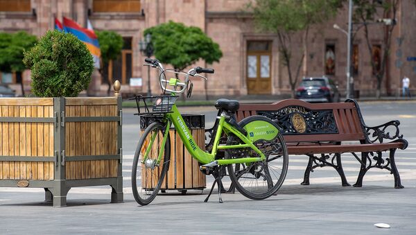 Велосипед на площади Республики - Sputnik Армения