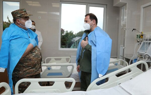 Министр обороны Давид Тоноян посетил центральный клинический военный госпиталь (25 мая 2020). Еревaн - Sputnik Армения