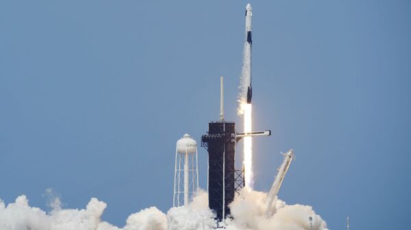 Kапсулa экипажа «Crew Dragon» с астронавтами Дугом Херли и Бобом Бенкеном в рамках программы SpaceX стартует в Космическом центре Кеннеди на мысе Канаверал (30 мая 2020). Флорида - Sputnik Армения