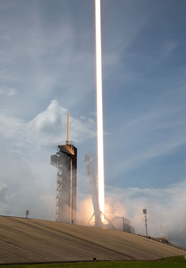 Первый пилотируемый запуск корабля Crew Dragon, созданного компанией SpaceX Илона Маска Первый пилотируемый запуск корабля Crew Dragon, созданного компанией SpaceX Илона Маска - Sputnik Армения