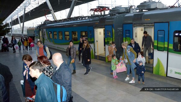Южно-Кавказская железнодорожная компания возобновляет работу междугородных скоростных электропоездов Ереван-Гюмри-Ереван-Ереван - Sputnik Армения
