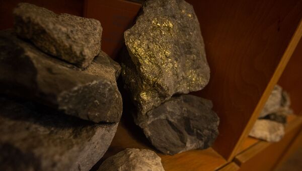 Руда из Мехрадзорского золотого рудника (10 июня 2020). Котайкская область, Армения - Sputnik Армения