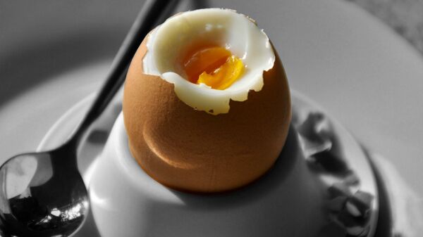 Вареное яйцо на тарелке - Sputnik Արմենիա