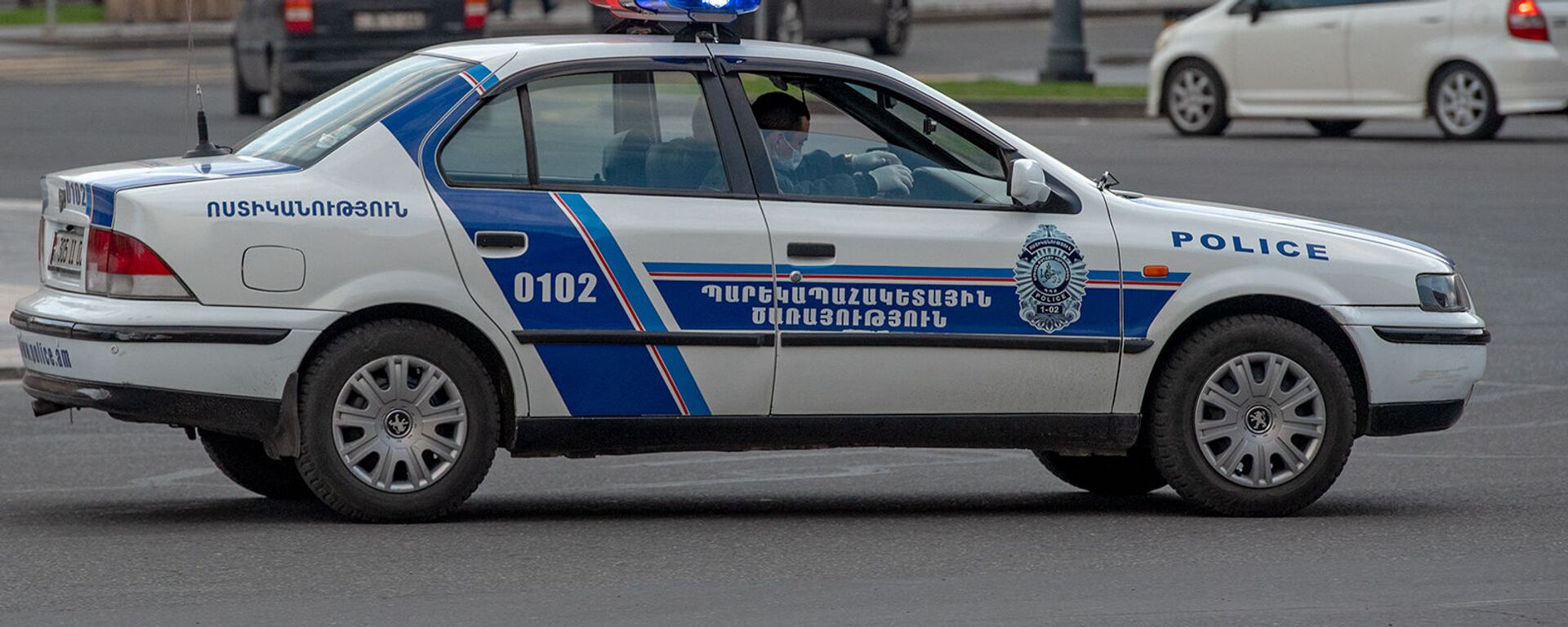 Полицейский автомобиль на площади Республики - Sputnik Արմենիա, 1920, 09.02.2021