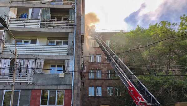 Пожар в здании гостиницы «Прага» (13 июня 2020). Еревaн - Sputnik Արմենիա